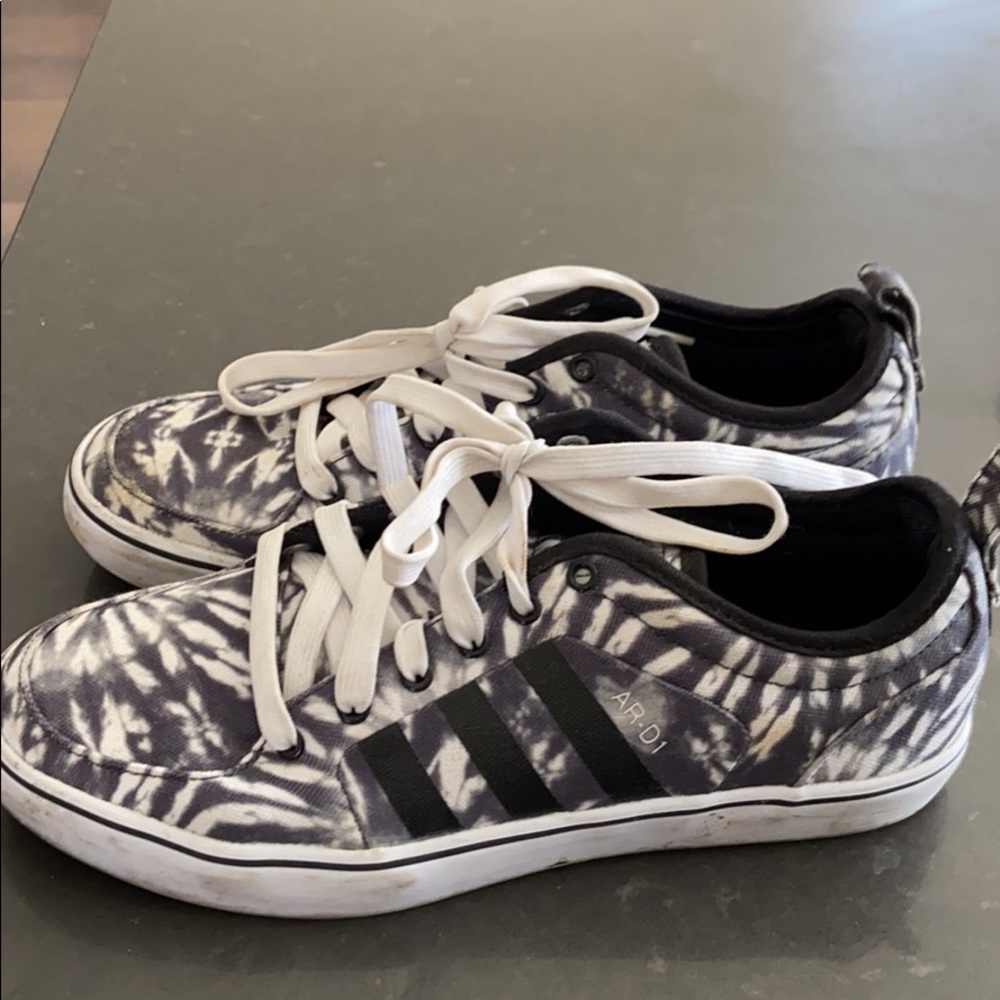 Adidas - Picture 2 of 3